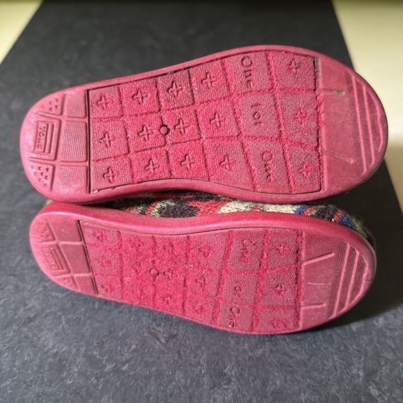 Toms, sweater high top, toddler 7, Velcro closure - Picture 6 of 7